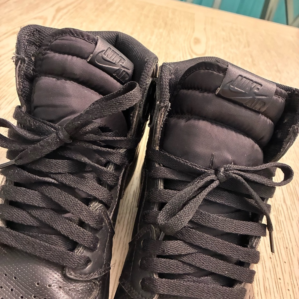 Men’s Nike Jordan 1 Retro High OG Perforated (Back/White) - Picture 5 of 16
